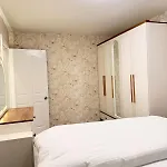 Great Location Terrace 15