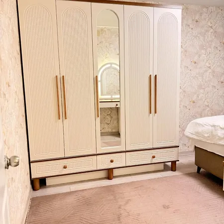 Great Location Terrace 15 *