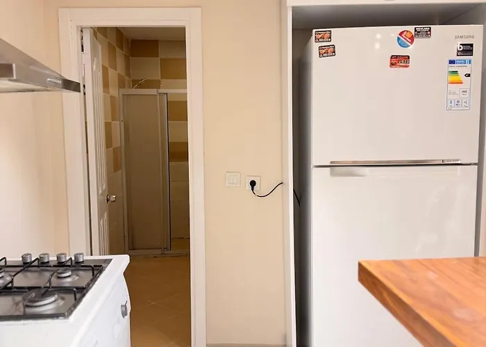 Great Location Terrace 15 *